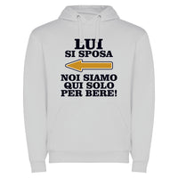 Lui si sposa, noi siamo qui solo per bere!