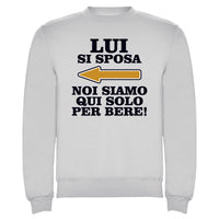 Lui si sposa, noi siamo qui solo per bere!