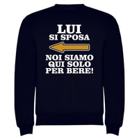 Lui si sposa, noi siamo qui solo per bere!